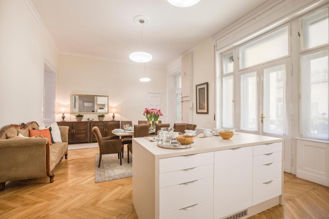 Modernized Unique Huge Central Apartment On 135Sqm Boedapest Buitenkant foto