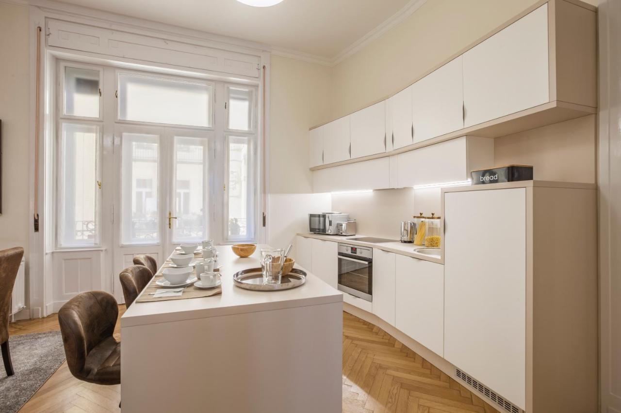 Modernized Unique Huge Central Apartment On 135Sqm Boedapest Buitenkant foto